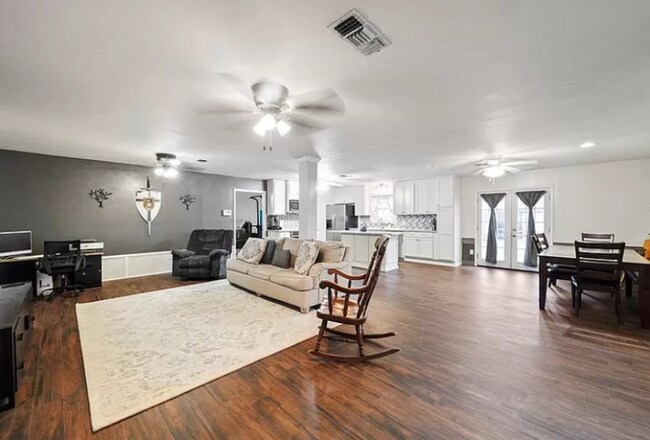 Building Photo - 5610 Fenske Ln