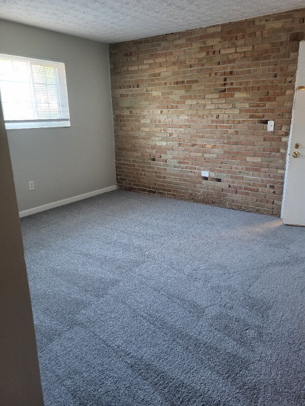 Building Photo - 1101 W Maple St