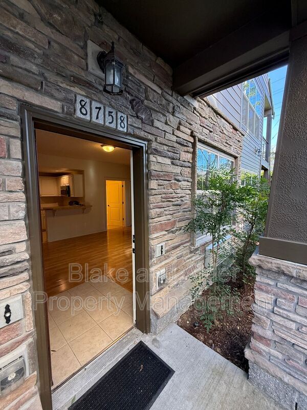 Building Photo - 8758 NE Delamere Way