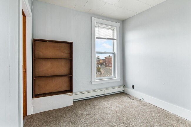 Building Photo - 4 Elm St