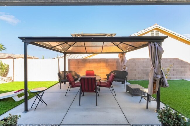 Building Photo - 2076 E Wigwam Ave