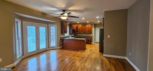 Building Photo - 123 Van Gogh Terrace