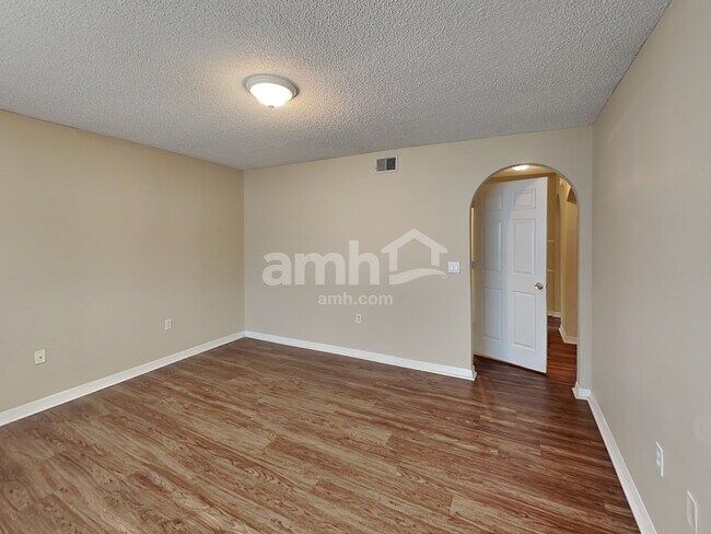 Building Photo - 3275 Hunters Chase Loop