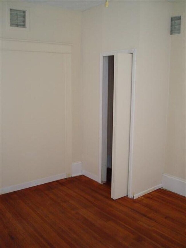 Building Photo - Charming Rental Property with Modern Upgrades and Convenient Location!