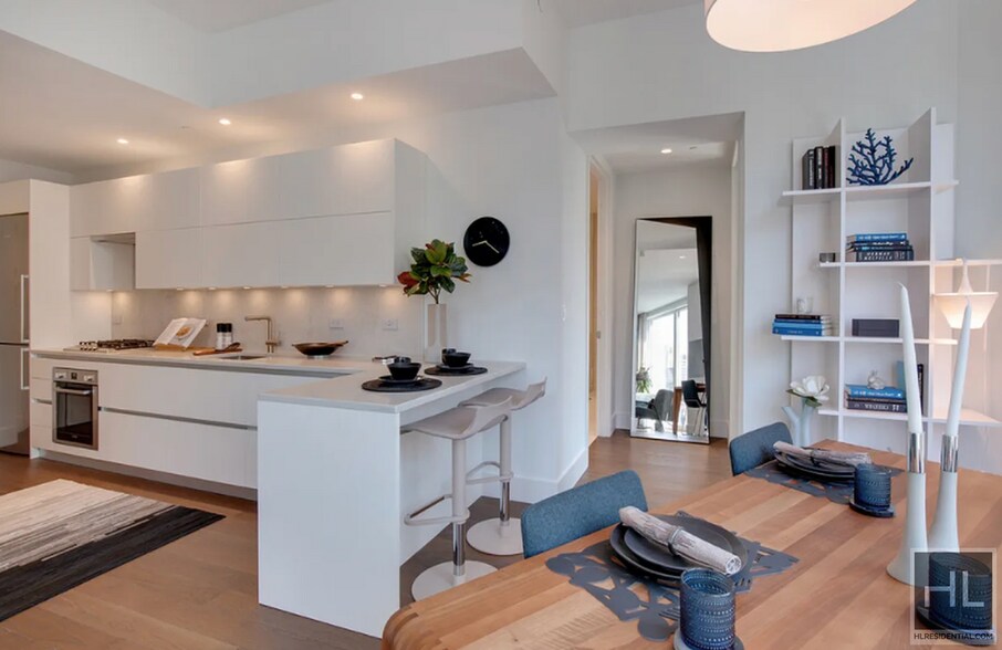 Building Photo - East 44th Street