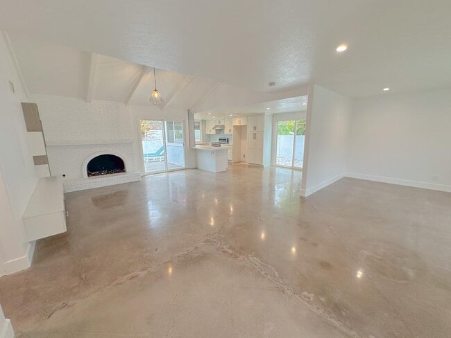 Building Photo - 25761 Serenata Dr