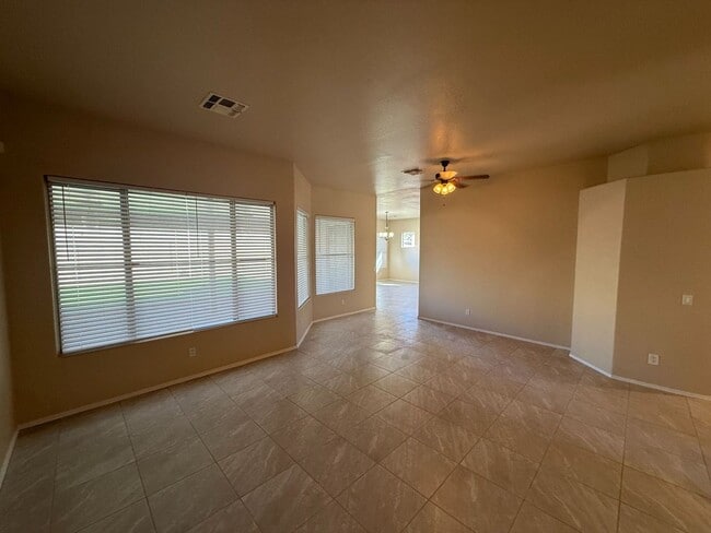 Building Photo - 3260 E Isabella Ave