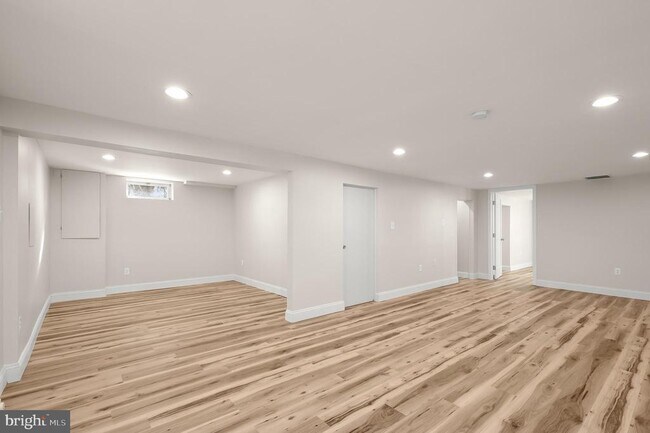 Building Photo - 6223 E Hemlock Dr
