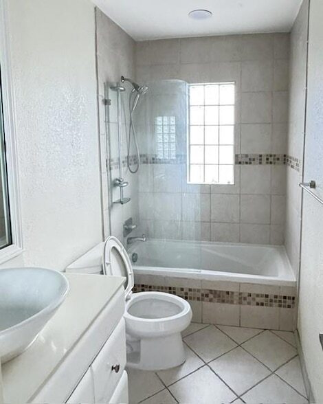 Building Photo - 1423 Holly Heights Dr