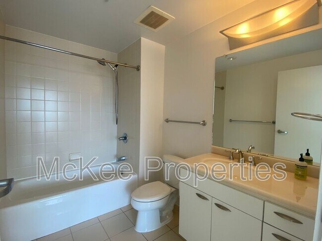 Building Photo - 645 Front St