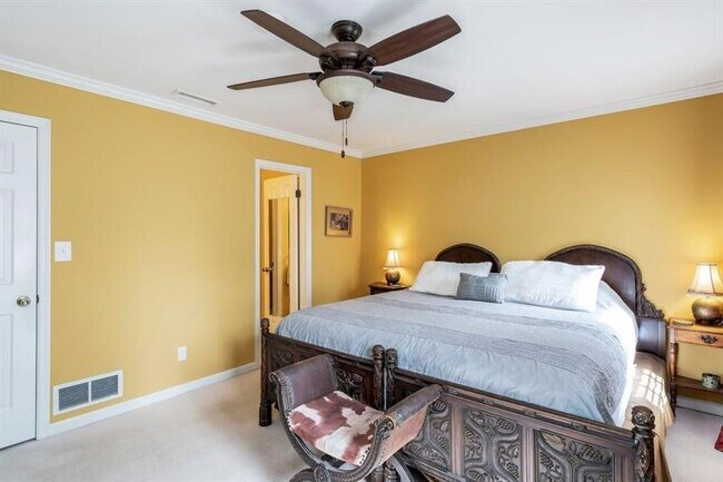 Building Photo - 1105 Clairemont Ave