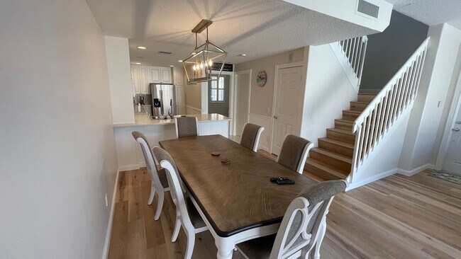 Building Photo - Furnished Short Term Rental