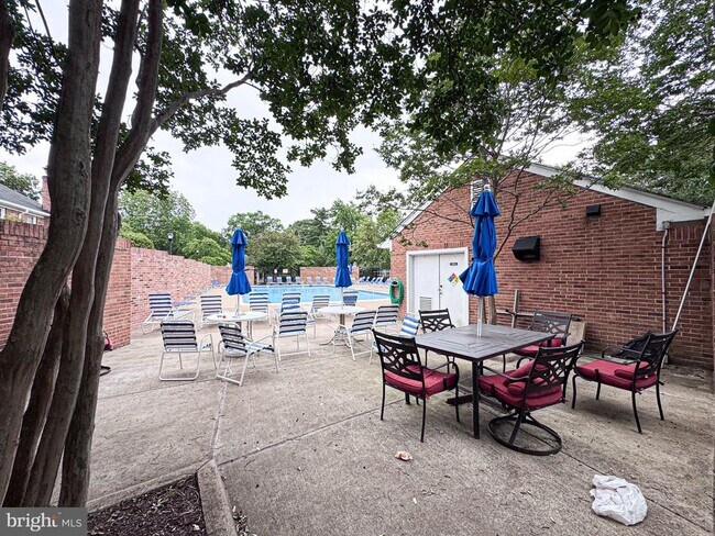 Building Photo - 2604 S Arlington Mill Dr