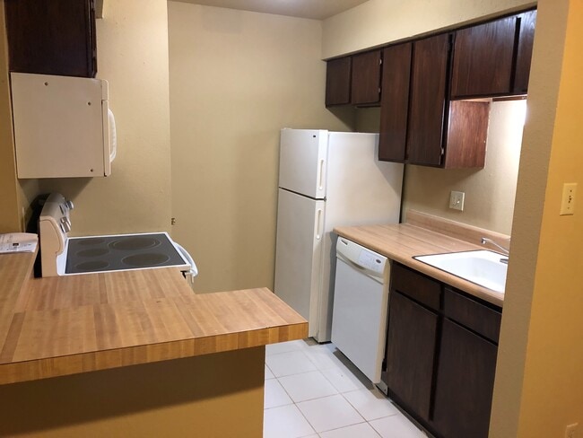 Building Photo - College Station, 1 bedroom / 1 bath condo - Cripple Creek Condos