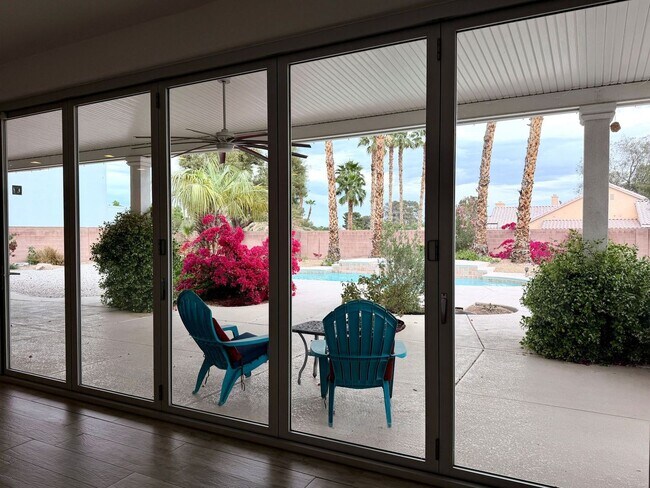 Building Photo - Northwest Valley 6 bdr  4400 sq ft  with RV parking, pool, covered patio -  all on a 1/2 acre lot!