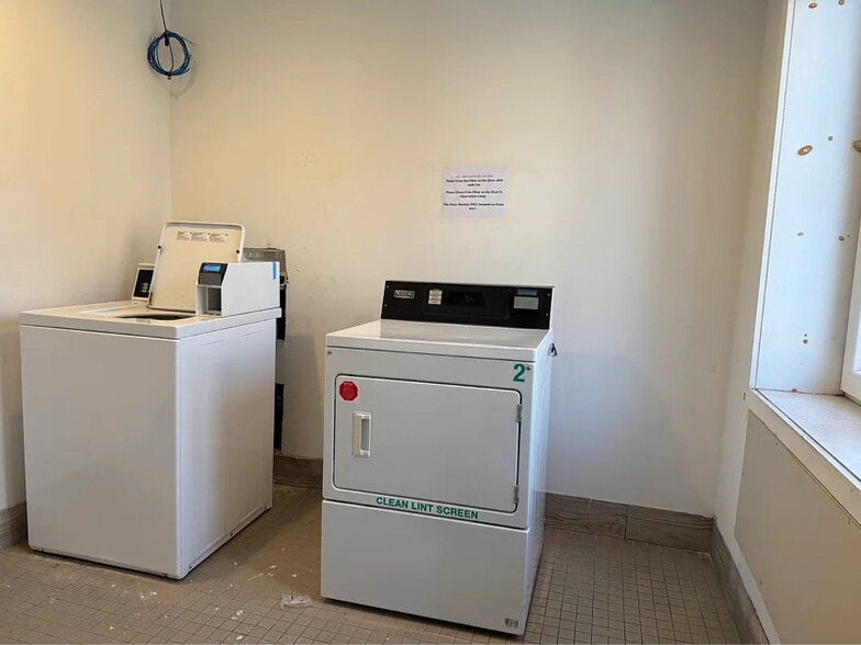 Building Photo - 39 Suydam St