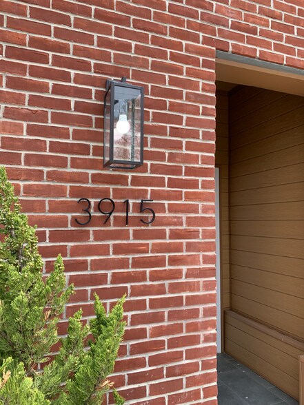 Building Photo - 3915 Ridge Ave