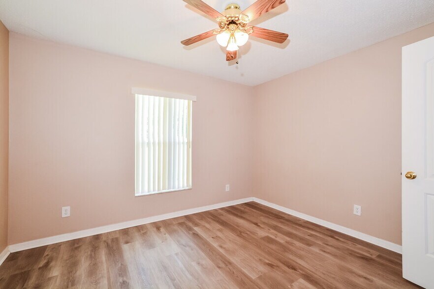 Building Photo - 645 Winding Lake Dr