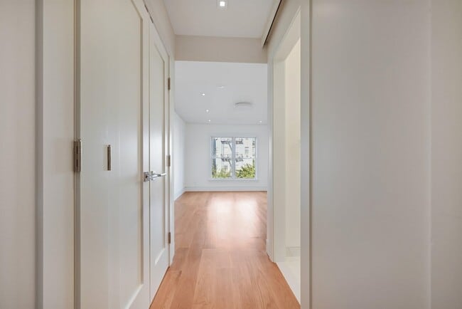 Building Photo - 122 Jefferson St