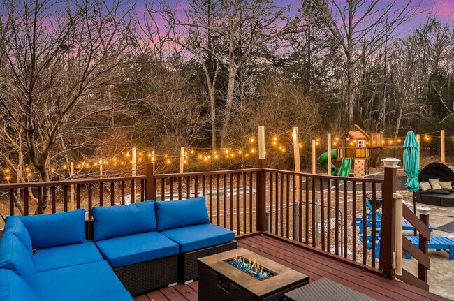 Building Photo - 1551 Wooded Acres Dr