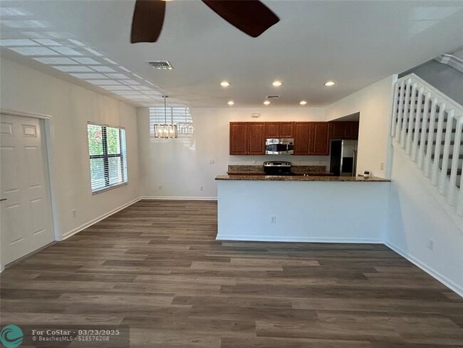 Building Photo - 6101 Grand Cypress Cir W