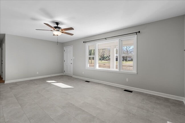 Building Photo - Lovely 3 Bedroom / 2 Bathroom Renovated Ranch Home for Rent