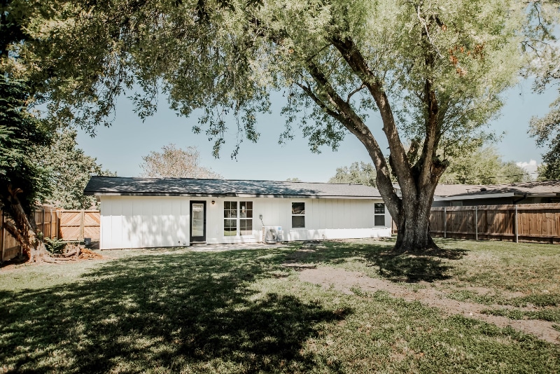Building Photo - 2203 E Rosebud Ave