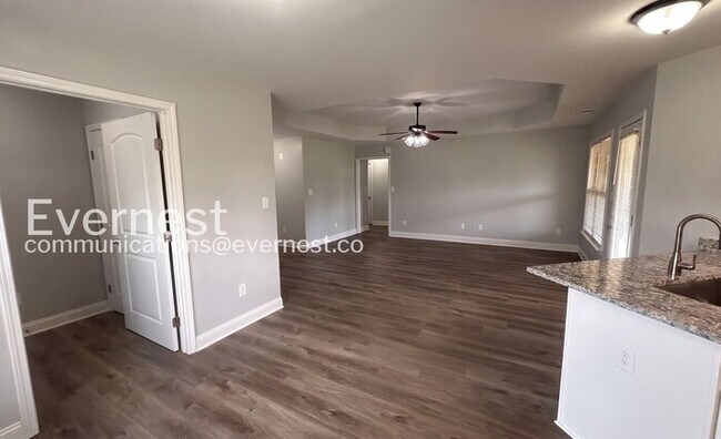 Building Photo - Charming Home with Fenced Yard and Attached Garage | Pet Friendly | Available Soon!