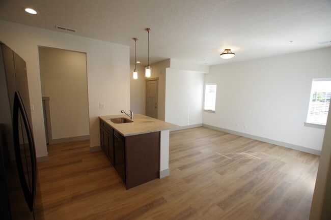 Building Photo - Sunbeam Townhomes