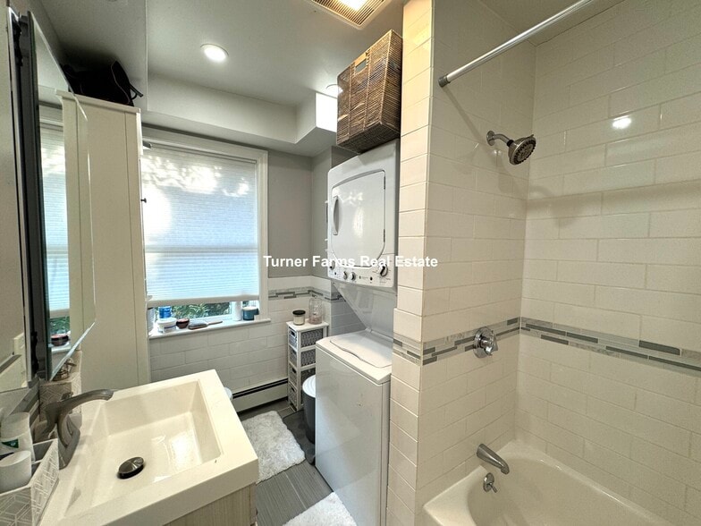 Building Photo - 91 Hudson St