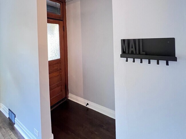 Building Photo - 2447 N Mozart St