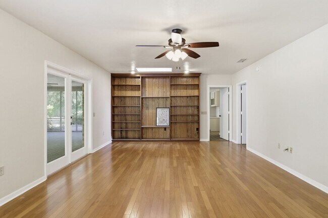 Building Photo - 4 Bedroom, 3 Bath House on 1 Acre in Fox Grove