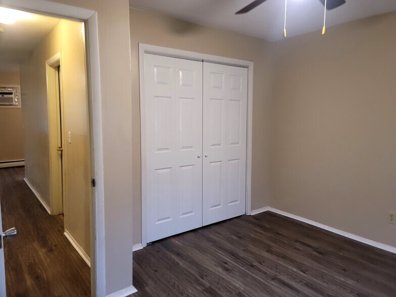 Building Photo - 105 College Park Ct