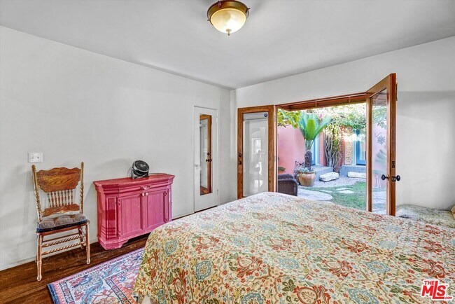 Building Photo - 212 3rd Ave