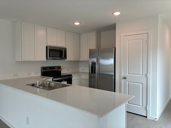 Building Photo - Charming 4 beds 2 baths in San Antonio!