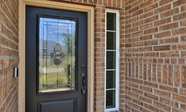Building Photo - For Lease | 3 Bed, 2 Bath | 1,766 Sq Ft | ...
