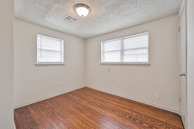 Building Photo - 2445 SW Binkley St