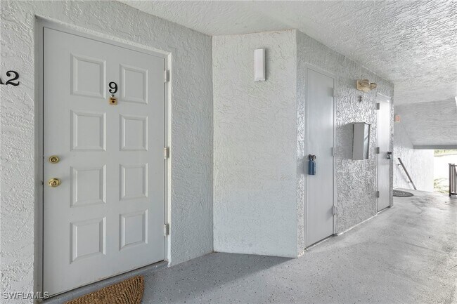 Building Photo - 9970 Sailview Ct