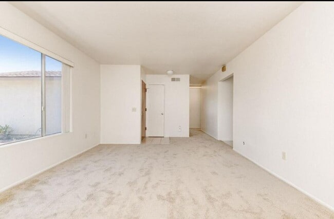 Building Photo - Spacious Home in Quiet Mira Mesa Neighborhood