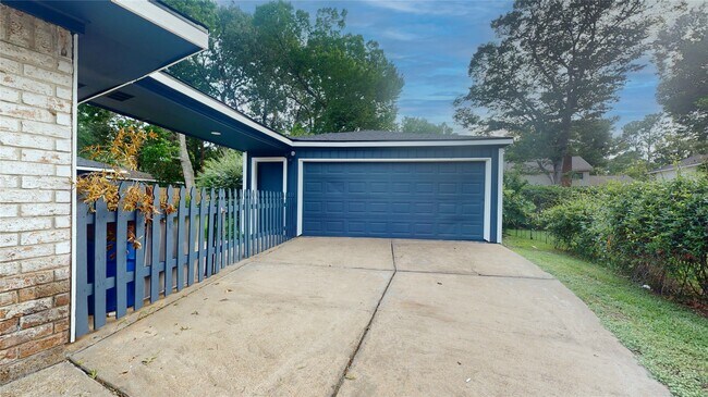 Building Photo - 811 Devonport Ln