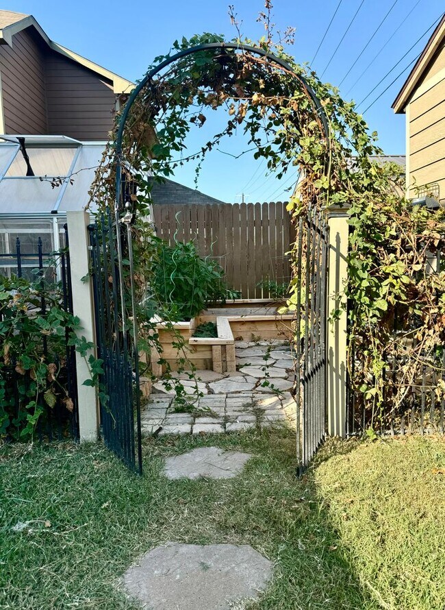 Building Photo - AVAILABLE SOON!