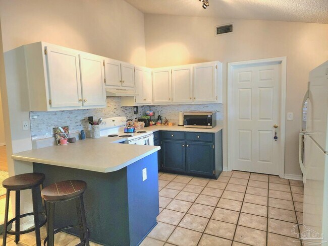 Building Photo - 3338 Marion Oaks Way