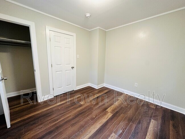 Building Photo - 802 Baltimore St