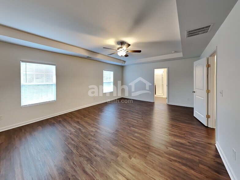 Building Photo - 631 Sunflower Dr