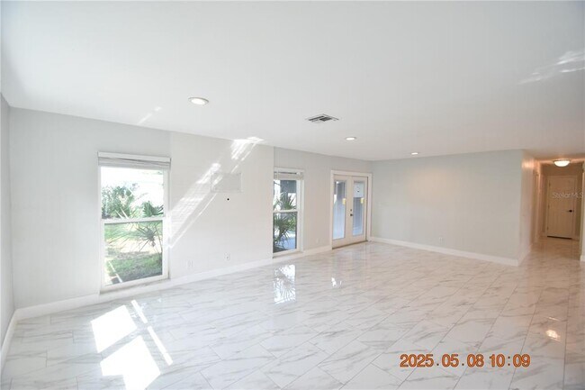 Building Photo - 1019 Spindle Palm Way