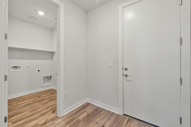 Building Photo - 113 Shadow Oak Cv