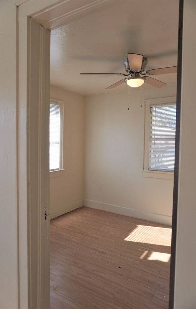 Building Photo - 523 SW 26