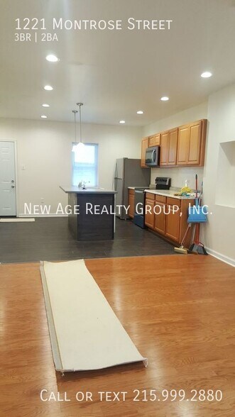 Building Photo - 1221 Montrose St