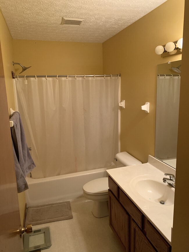 Upstairs bedroom - 5546 Breshly Way