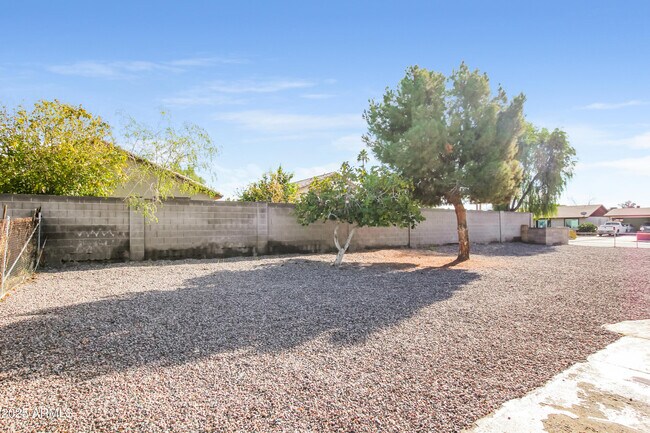Building Photo - 5501 N 68th Ave